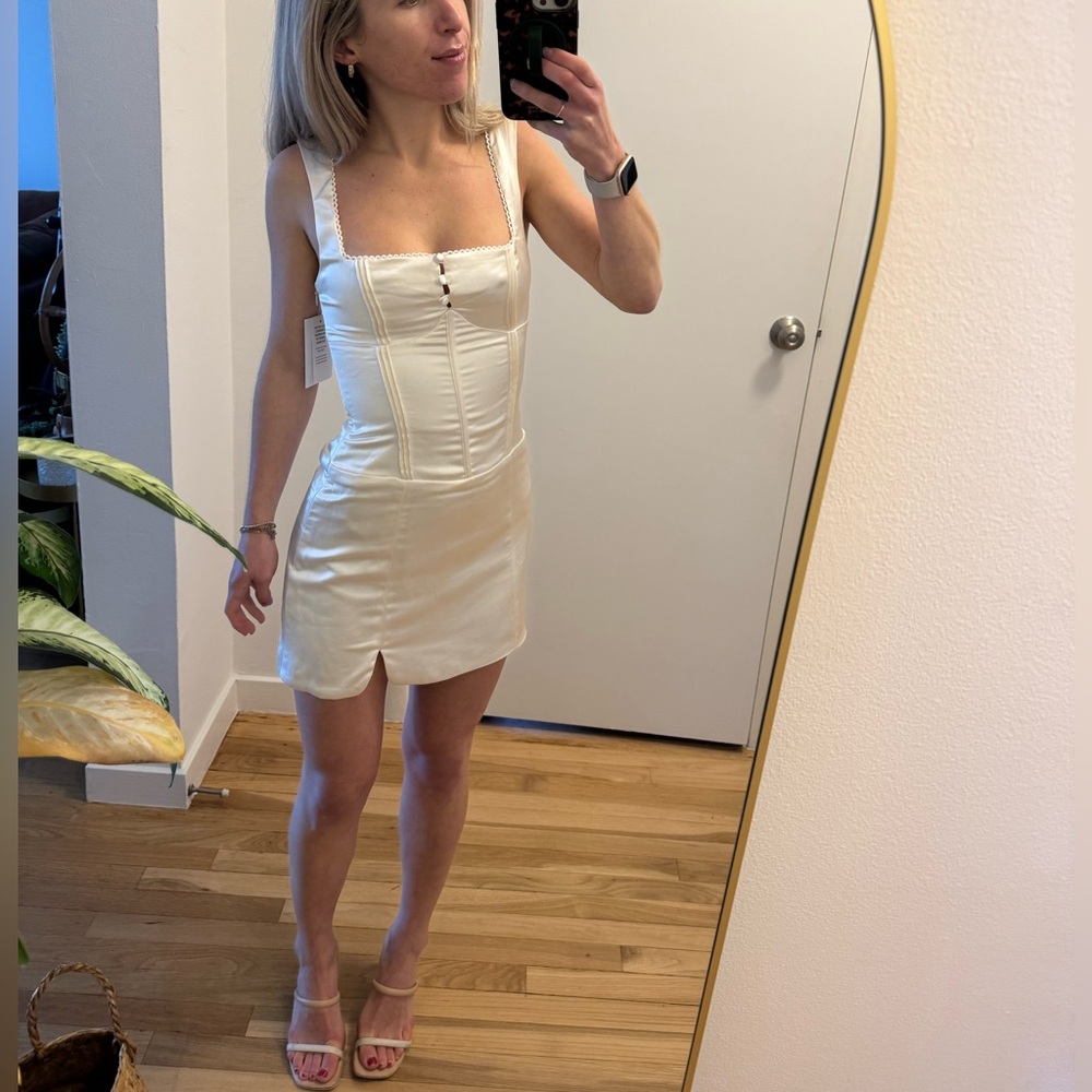 RUNAWAY THE LABEL - AMALDA MINI DRESS - IVORY - Picture 3 of 8